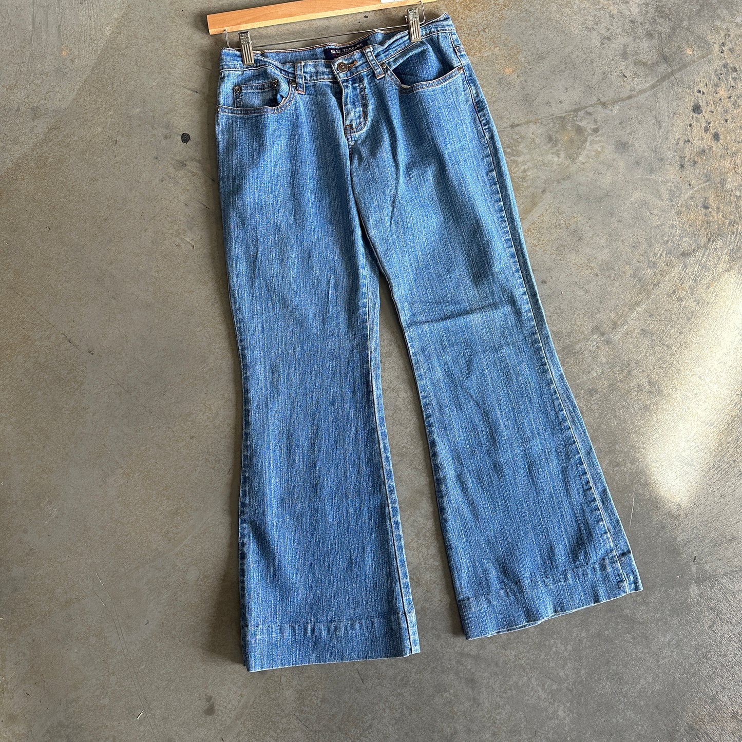 Low Rise Blue Threads Jeans - 28x28