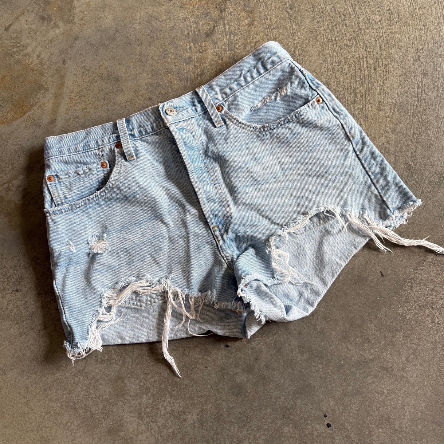 Levis Cut Off Shorts - 31