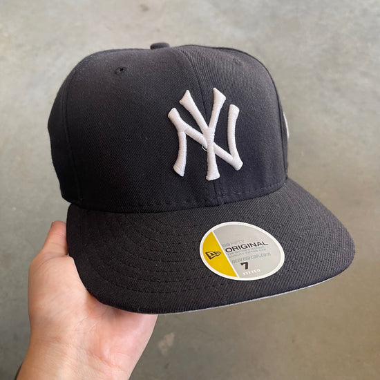 NY Yankees Fitted Hat - Size 7